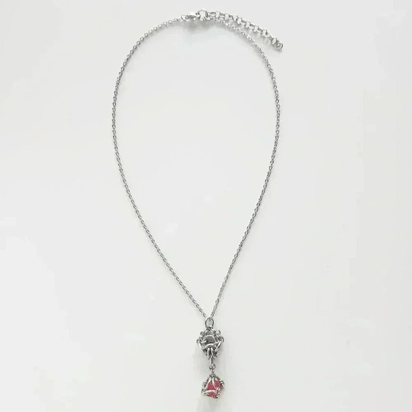 Antique style red pearl diamond-shaped pendant on a small silver chain necklace - Picture 4 of 7